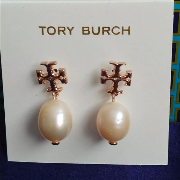 TORY BURCH DOUBLE T STUD GOLD PLATED. ELEGANT LOGO EARRINGS AND FAUX DROP PEARLS - Picture 6 of 7